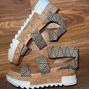 Steve Madden Platform Sandals 🤍👡